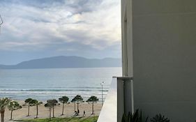 Modern Spacious 1 Bedroom Flat Next To The Beach