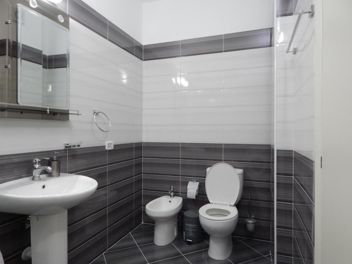 Modern Spacious 1 Bedroom Flat Next To The Beach Vlore Exterior photo